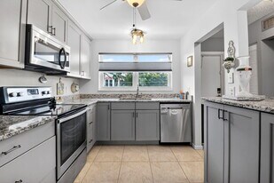 2016 S Federal Hwy in Boynton Beach, FL - Building Photo