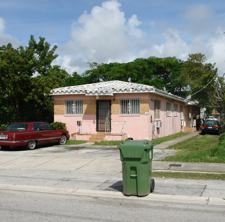 35 NW 75th St in Miami, FL - Building Photo