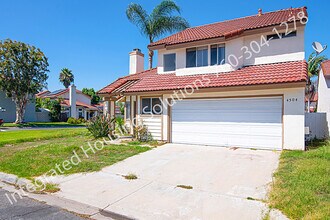 4504 Goldfinch Way in Oceanside, CA - Foto de edificio - Building Photo