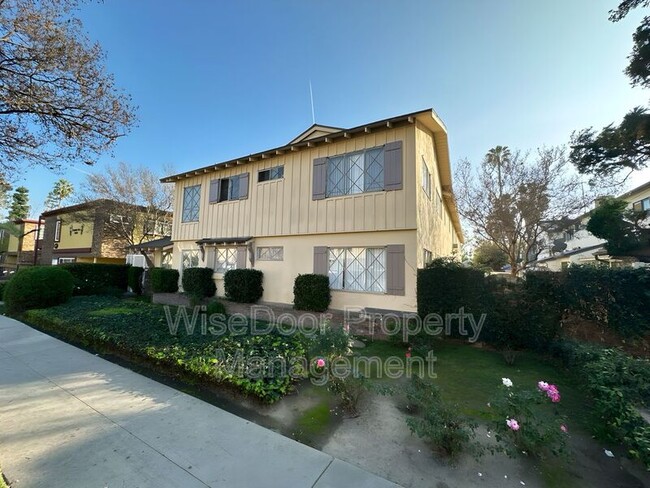 13950 Sherman Way in Los Angeles, CA - Building Photo - Building Photo