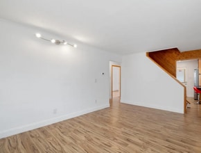 185 Plainfield Ave in Edison, NJ - Foto de edificio - Building Photo