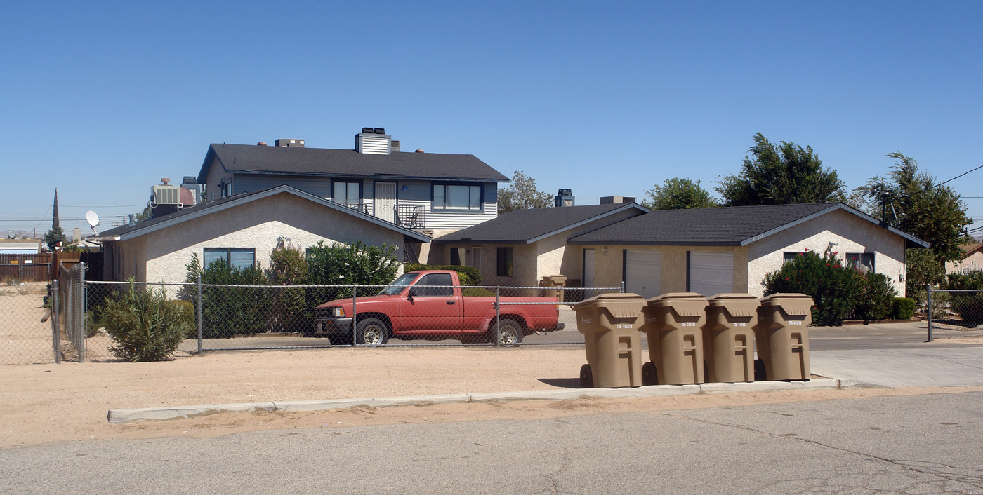 16188 Olive St in Hesperia, CA - Building Photo