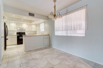 12212 N Paradise Village Pkwy W-Unit -316 in Phoenix, AZ - Building Photo - Building Photo