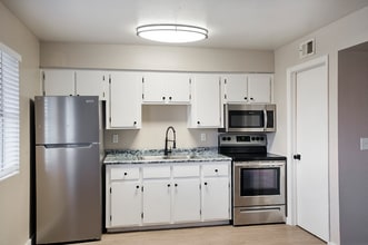 1452 E Cinnabar Ave in Phoenix, AZ - Foto de edificio - Building Photo