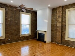 515 N Main St, Unit 2 in Bloomington, IL - Building Photo - Building Photo