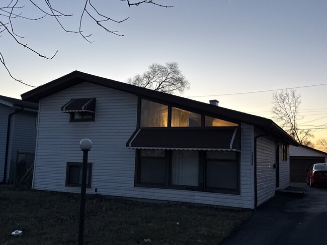 16454 Wolcott Ave in Markham, IL - Building Photo - Building Photo