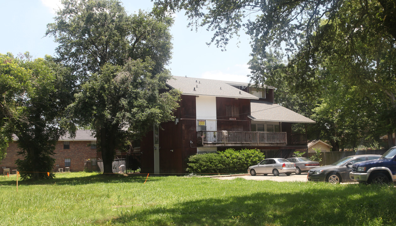 3313 Iowa St in Baton Rouge, LA - Foto de edificio