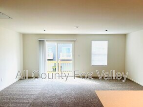 1063 Briar Gln Ct in Hampshire, IL - Building Photo - Building Photo