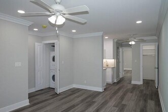 621 Tulip Ave in Stewart Manor, NY - Building Photo - Building Photo