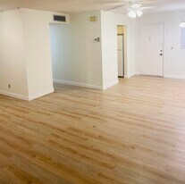 725 Lori Dr in Palm Springs, FL - Building Photo