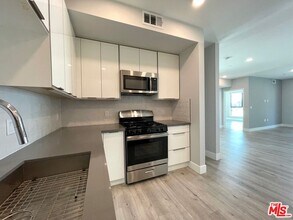 14612 Calvert St in Los Angeles, CA - Building Photo - Building Photo