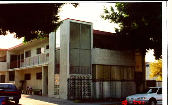 978 S Harvard Blvd in Los Angeles, CA - Building Photo