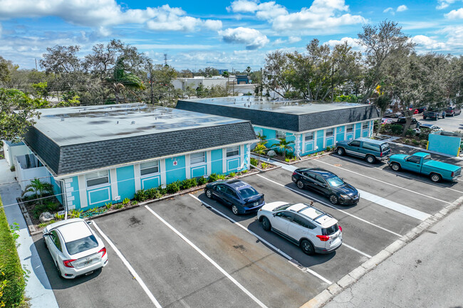 327 & 401 Fernwood in Clearwater, FL - Building Photo - Building Photo