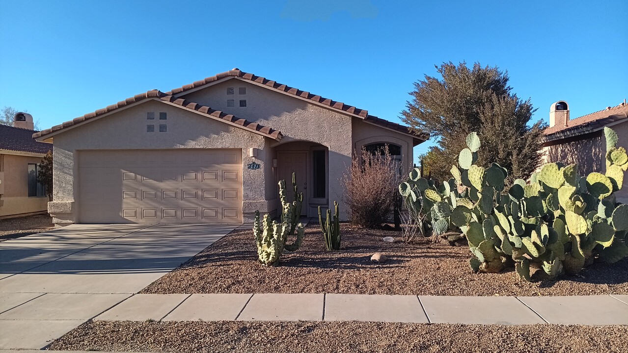 2411 E Stone Stable Dr in Tucson, AZ - Building Photo