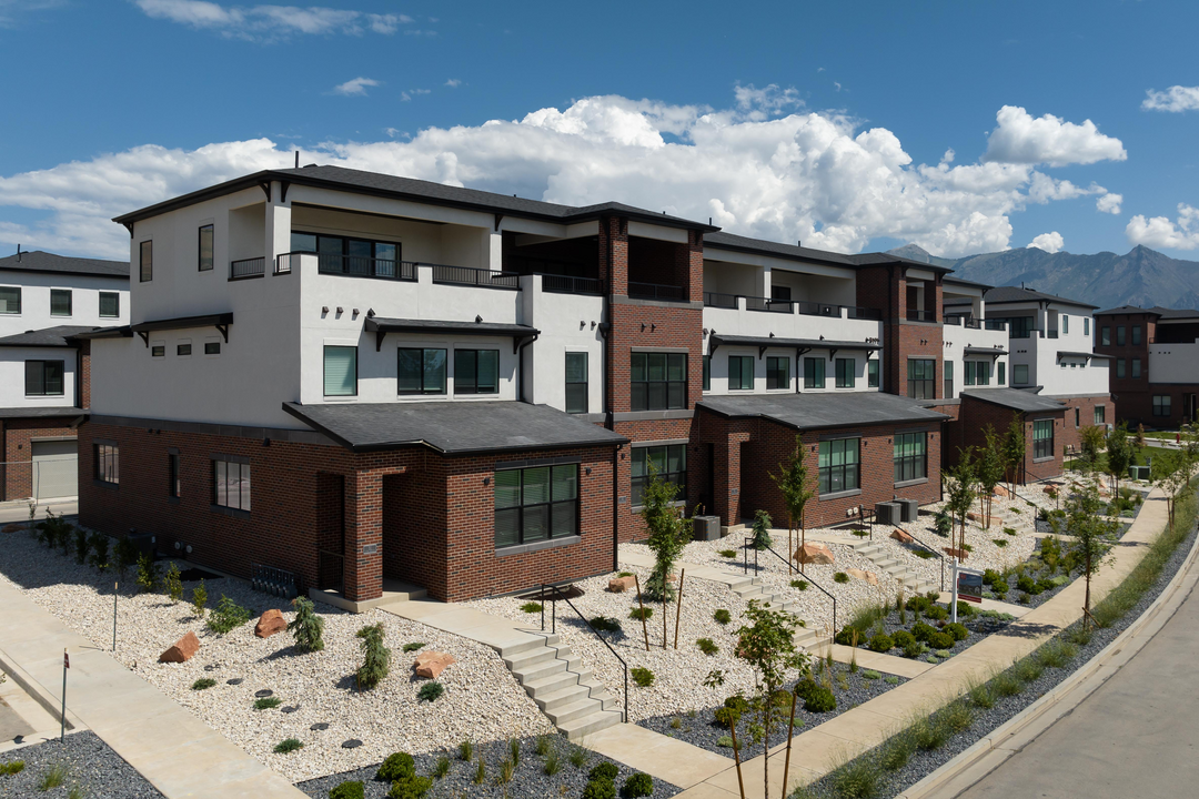 ICO Ridge Apartments & Townhomes in Lehi, UT - Foto de edificio