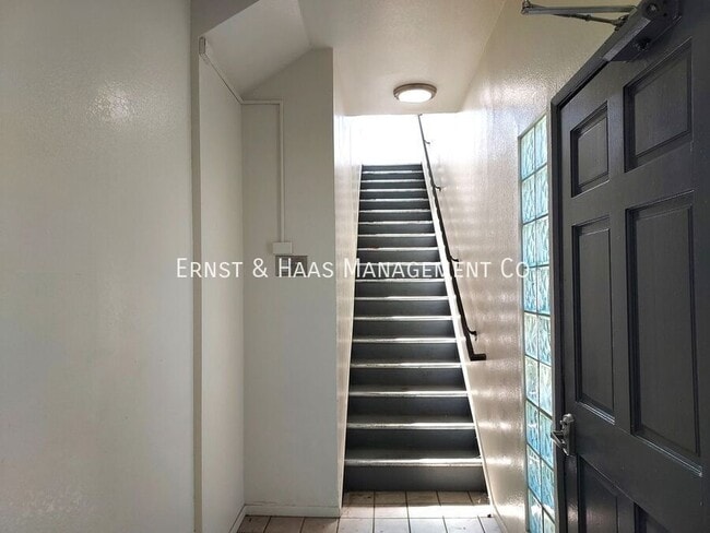 1080 St Louis Ave in Long Beach, CA - Building Photo - Building Photo