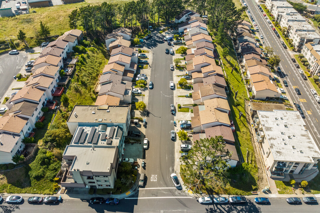 West Ridge in Daly City, CA - Building Photo