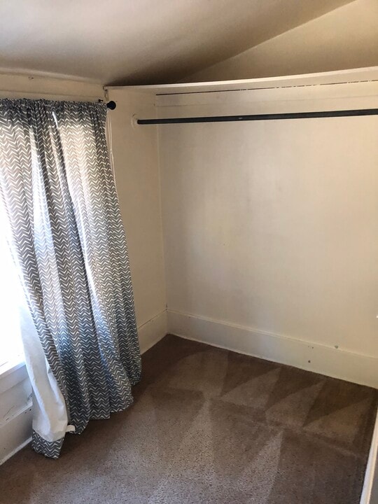 1296 Butler Rd, Unit 1296B in Springdale, PA - Building Photo