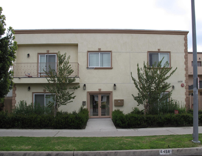 6456 Woodley Ave in Van Nuys, CA - Building Photo - Building Photo