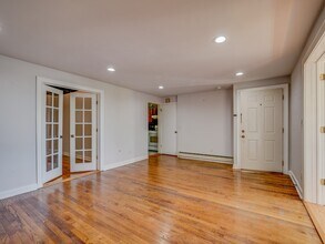 546 Undercliff Ave, Unit 1st in Edgewater, NJ - Foto de edificio - Building Photo