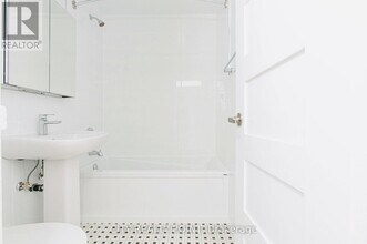 1291 Bayview Ave in Toronto, ON - Building Photo - Building Photo