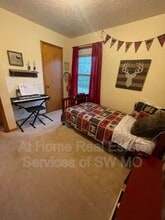 104 W Twin Oak Dr in Nixa, MO - Building Photo - Building Photo