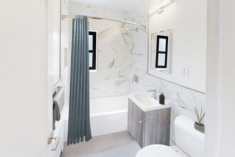 Franklin Manor in Bloomfield, NJ - Foto de edificio - Building Photo