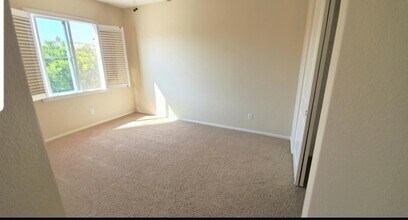 3644 Lake Park Rd in Fallbrook, CA - Foto de edificio - Building Photo