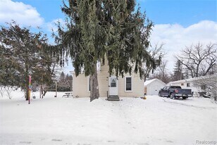 532 E Broad St in Linden, MI - Building Photo