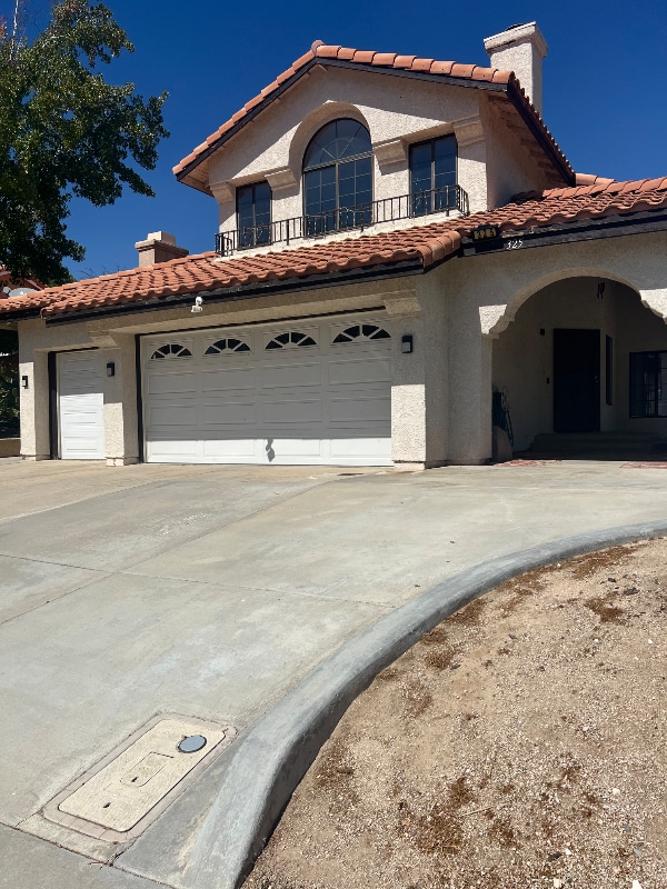325 Rainbow Terrace in Palmdale, CA - Building Photo - Building Photo