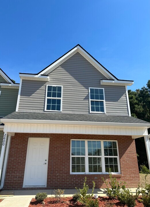 2600 Mercer Dr in Conway, SC - Building Photo