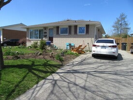 21 Dovercliffe Rd in Guelph, ON - Building Photo