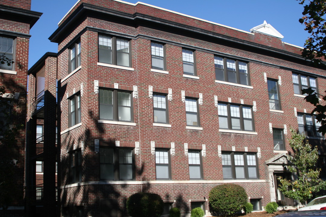 6332 North Rosebury Ave in Clayton, MO - Foto de edificio