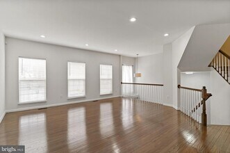 13258 Maple Creek Ln in Centreville, VA - Building Photo - Building Photo