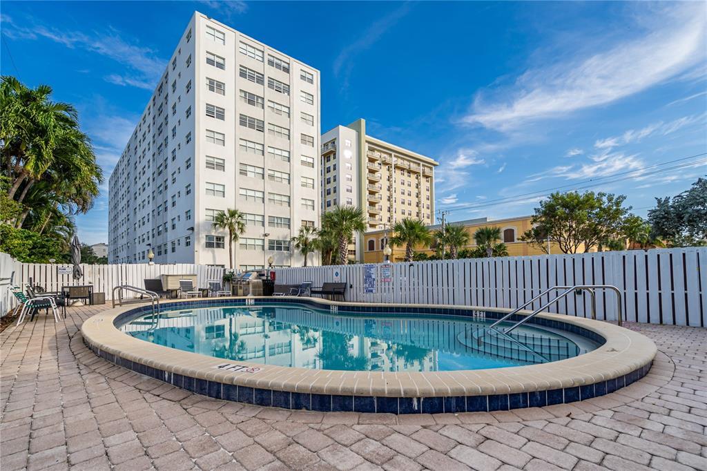 2555 NE 11th St, Unit 808 in Fort Lauderdale, FL - Foto de edificio