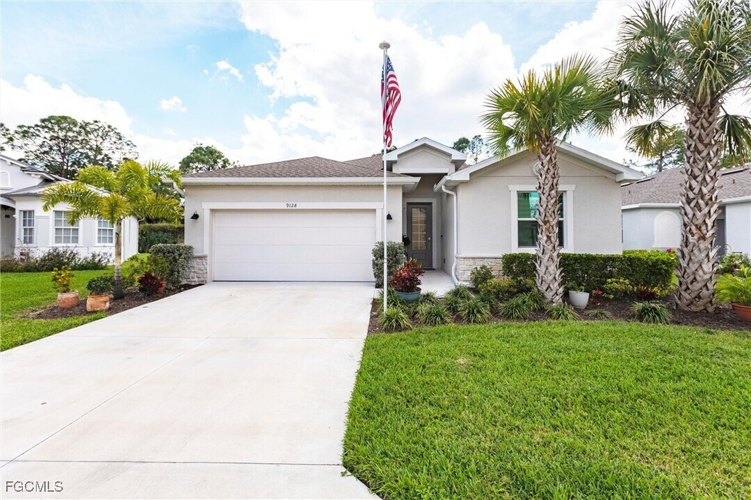 9128 Leatherwood Loop in Lehigh Acres, FL - Building Photo