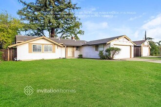 7572 South Pkwy in Sacramento, CA - Building Photo - Building Photo