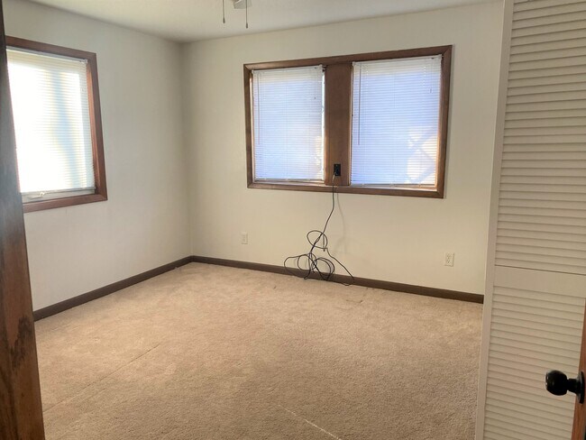 1711 E Ave NE in Cedar Rapids, IA - Building Photo - Building Photo