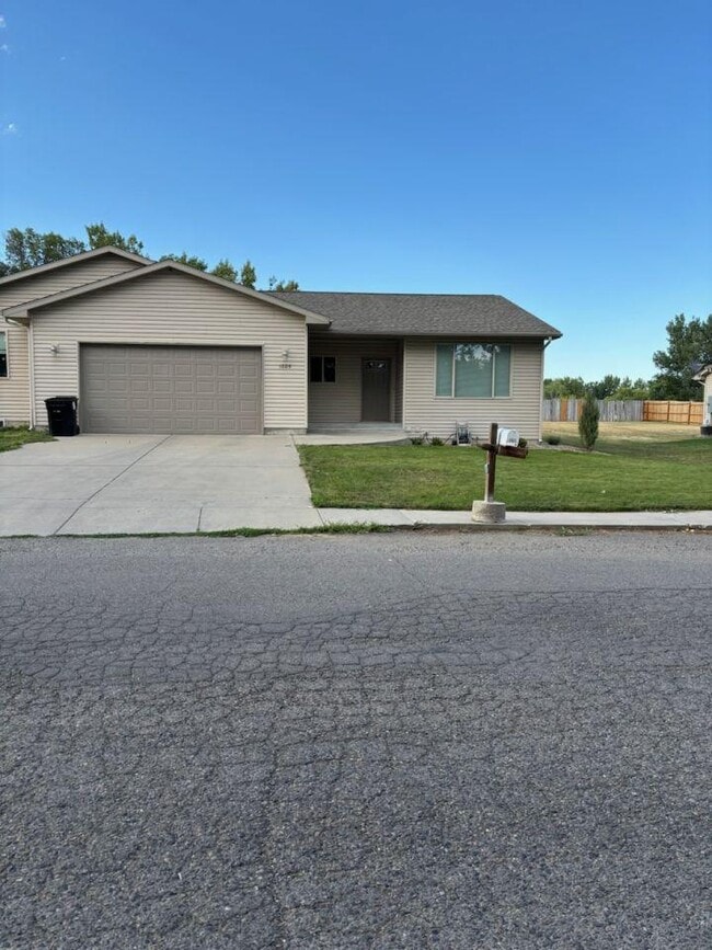 property at 1605 N Cherry Creek Loop