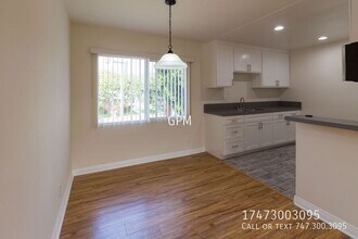 12828 Oxnard St in Los Angeles, CA - Building Photo - Building Photo