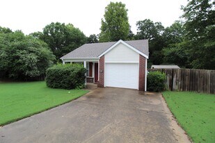 3152 Parkway Dr in Fayetteville, AR - Building Photo