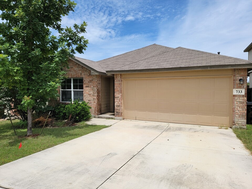 733 Brown Thrasher in San Antonio, TX - Building Photo