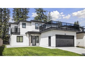 9112-9156 156 St in Surrey, BC - Building Photo