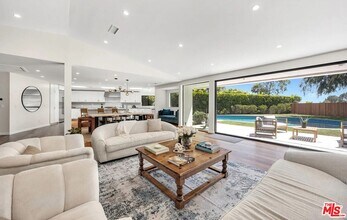 2239 Stradella Rd in Los Angeles, CA - Building Photo - Building Photo