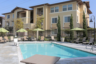 Ivy at College Park in Chino, CA - Foto de edificio - Building Photo