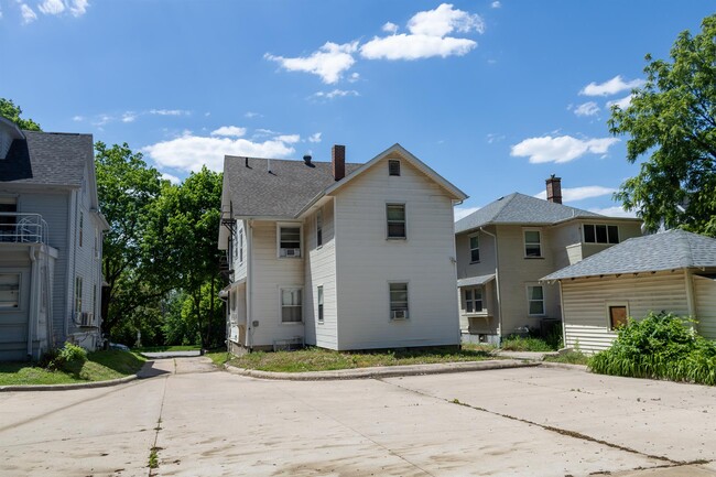 314 S Governor St in Iowa City, IA - Building Photo - Building Photo