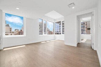 200 E 23rd St, Unit 14G in New York, NY - Building Photo - Building Photo