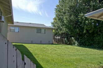 Stoneridge Duplexs in Vancouver, WA - Building Photo - Interior Photo