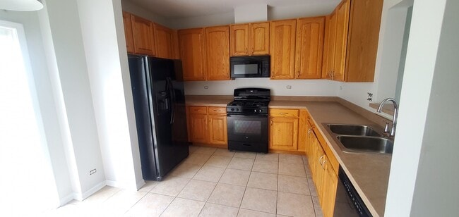 587 S Parkside Dr in Round Lake, IL - Building Photo - Building Photo