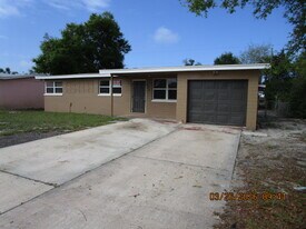 922 Lewis Dr in Daytona Beach, FL - Building Photo